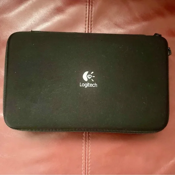 Logitech M22 Speakers with travel case. - Picture 2 of 5